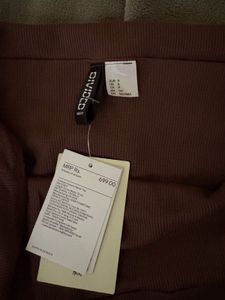H&amp;M Off-Shoulder Ribbed Crop Top