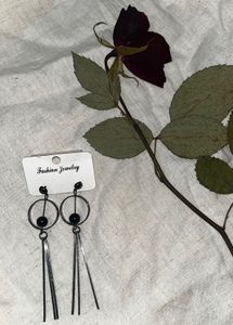 Fashionable Black Drop Earrings