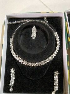 Sparkling Floral Jewellery Set