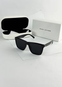 MARC JACOBS BLACK 6000