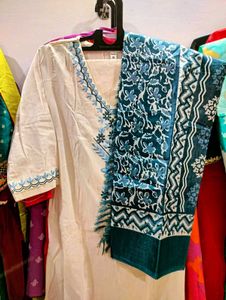 combo of 2 kurti sets