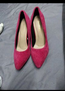DressBerry Velvet Pumps