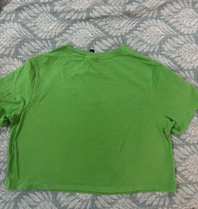 H&amp;M Green Cutout Heart Graphic T-Shirt