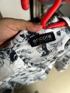 Chic Floral Print Button-Up Blouse