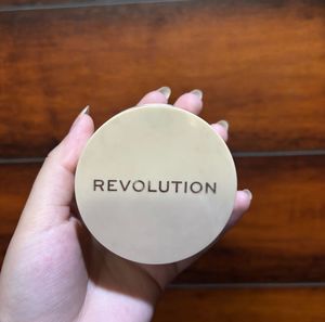 🫧Makeup Revolution Pressed Powder Compact🦢