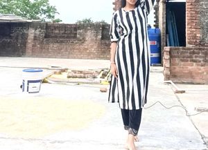 Stylish Black &amp; White Striped Kurta