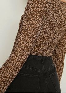 Chic Leopard Print Ruched Top