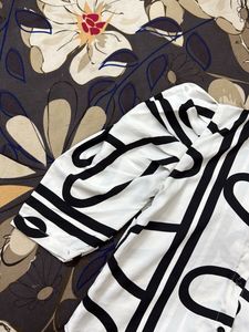 Stylish Black &amp; White Abstract Print Shirt