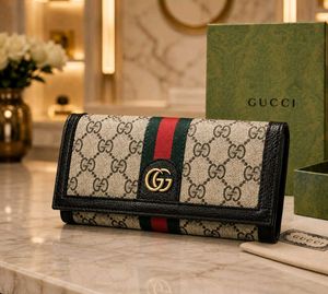GUCCI GG Supreme Wallet