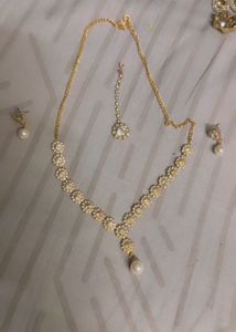 Elegant Gold Necklace &amp; Earring Set with Pearls