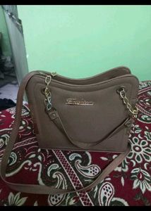Fashion Handbag with Chain Detail    read comment