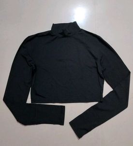 Chic Black Long Sleeve Cropped Turtleneck Top