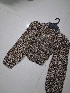 Stylish Leopard Print Smocked Top