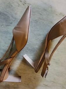 Elegant Chain Detail Pointed Toe Flats