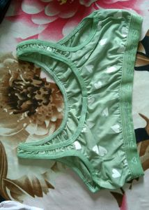 Cute Green Heart Print Sports Bra
