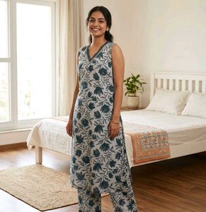 Floral Sleeveless Kurta Set