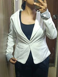 Elegant White Women's Blazer with Striped Cuffs