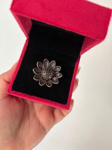 Exquisite Floral Design Ring