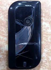 Nokia 7610 feature phone