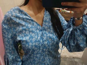 Blue Floral balloon Sleeve Top