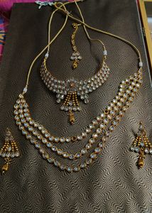 Haar Set With Earrings And Maang Tika
