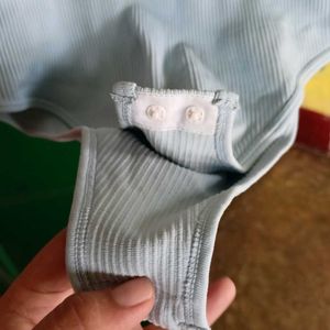 White Ribbed Stretchable Bodysuit – Size M 🤍