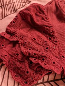 Rust 🏵️ Stretchable Top With Lace Sleeves
