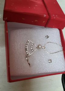 Elegant Jewellery Set with Ring