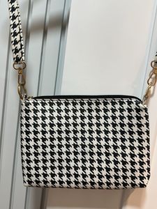 Chic Houndstooth Crossbody Bag
