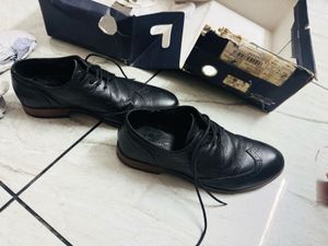 Arrow Men's Black Leather Oxford Shoes