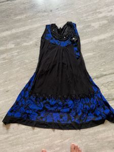 Elegant Black &amp; Blue Floral long top