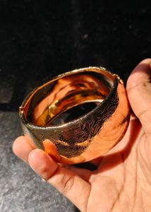 Elegant Gold-Tone Engraved Bangle