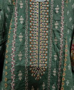 Elegant Pakistani Suit