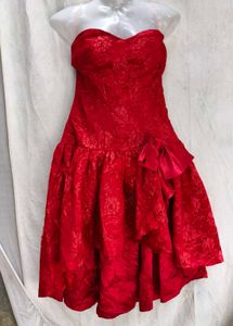 15J6. Stunning Red Strapless Lace Mini Dress