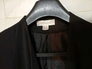 Chic Black Blazer with Zipper Detail