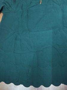 Chic Green Scalloped Hem Top
