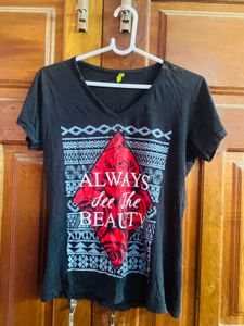 Graphic Rose Print V-Neck T-Shirt