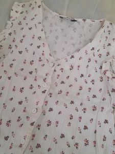 PRETTY FLORAL TOP🌸🩷