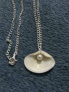 Unique Shell Pearl Necklace