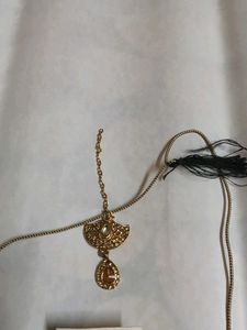Exquisite Gold-Tone Necklace &amp; Earring Set