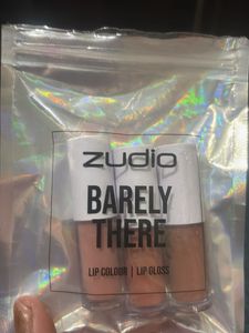 lipsticks/lip gloss