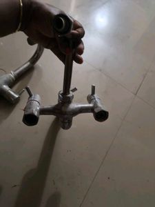 Mixer Tap with Shower Hose nd washbasin tab