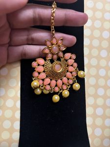 Elegant Maang Tikka