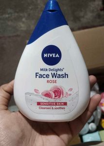 NIVEA Milk Delights Face Wash Rose