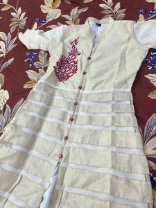 Elegant Embroidered Kurti