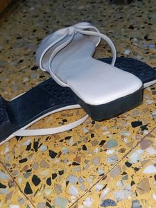 Bow Detail Flip Flops
