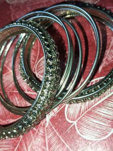 Set of Elegant Bangles(2 heavy+6 plain)