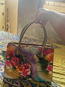 Handbag With One Chain..