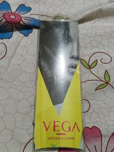Vega Wooden Comb