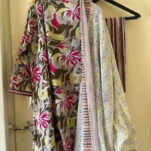 Floral Print Kurta with Striped Pants